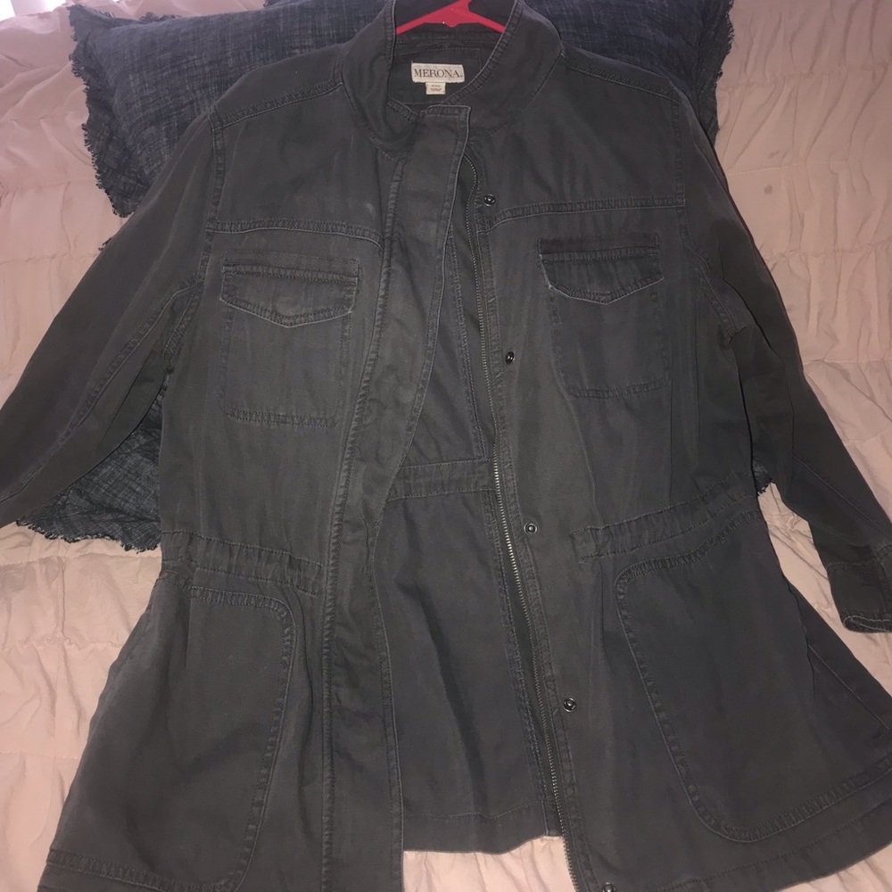 Grey Utility jacket in grey!! Very cute!